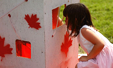 [Little kid and maple leaf box]