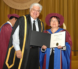 [Ng with chancellor Mike Lazaridis]