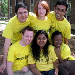 Student volunteers with Student Life 101 2009