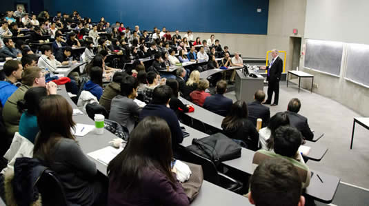 Allen Loney speaks to actuarial students.