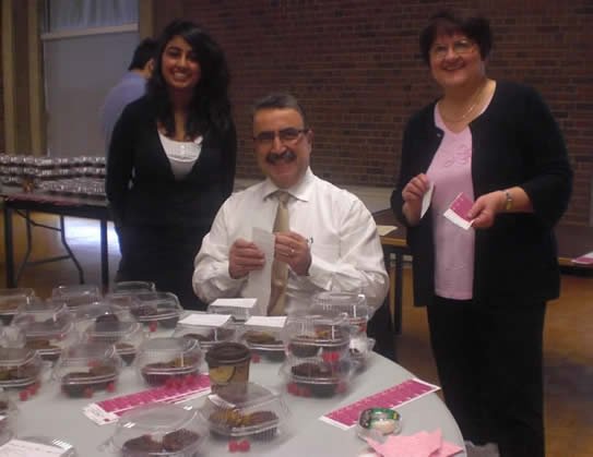 Feridun Hamdullahpur with Keystone volunteers.