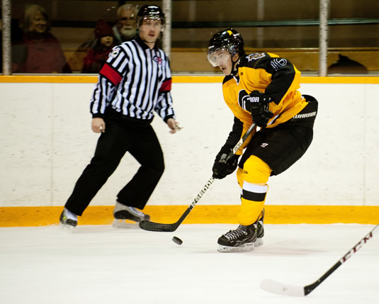 Tyler Norrie playing hockey.