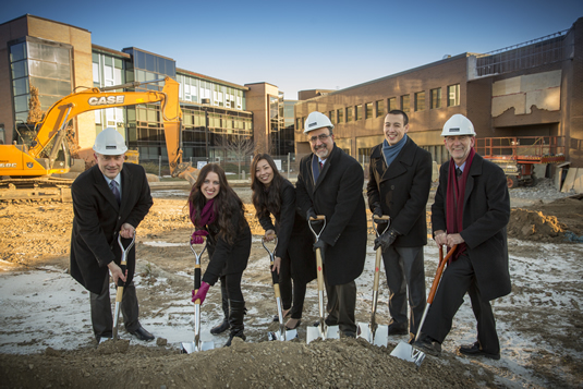 Professor Rush, students Amanda Jones and Mamiko Noguchi, President Feridun Hamdullahpur, student Brendan Leu, and Vice-President, Academic & Provost Ian Orchard.