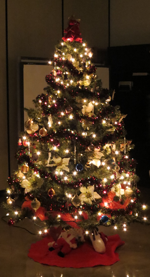 A Christmas tree in the Computing Help and Information Place (CHIP).