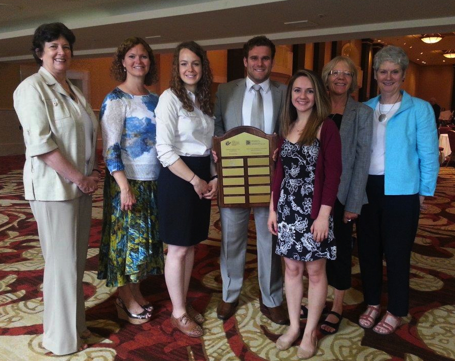 The winning team, MTEvaluators (from left to right): Wendy Rowe (Vice President of CES), Jennifer Yessis (assistant coach), Beverly Hoekstra, Nathan Honsberger, Corrie Vincent, Anita Myers (head coach), Bea Courtney (from Goss Gilroy Inc.) 