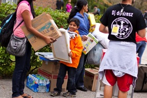 Move-in Day picture with family members helping students move their belongings into residence.